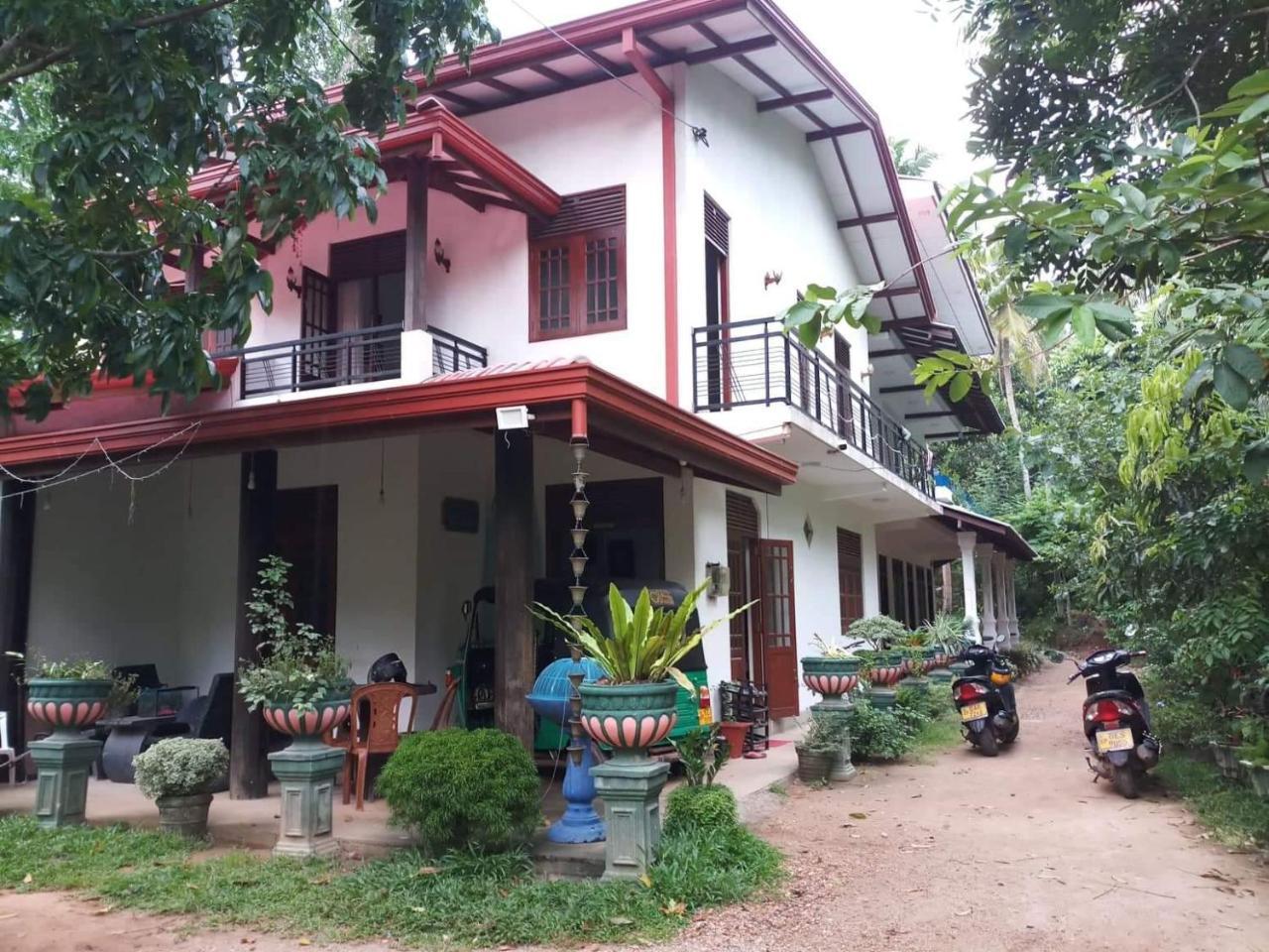 Piumi House Guest House ดิคเวลลา ภายนอก รูปภาพ